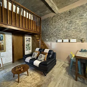 Victoria Tiny Stone House Lodge